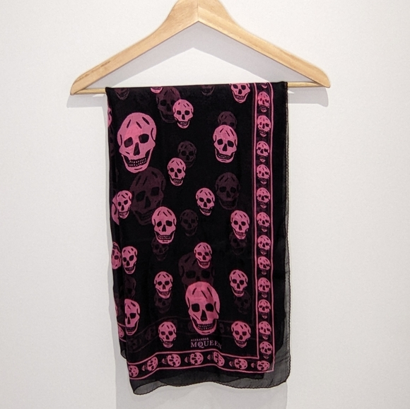 Alexander McQueen Accessories - Alexander McQueen Skull Silk Scarf
